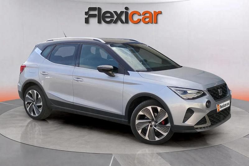 Gris Usado 2022 Seat Arona FR SUV | 19.990 € (Precio justo) - Imagen 1/4