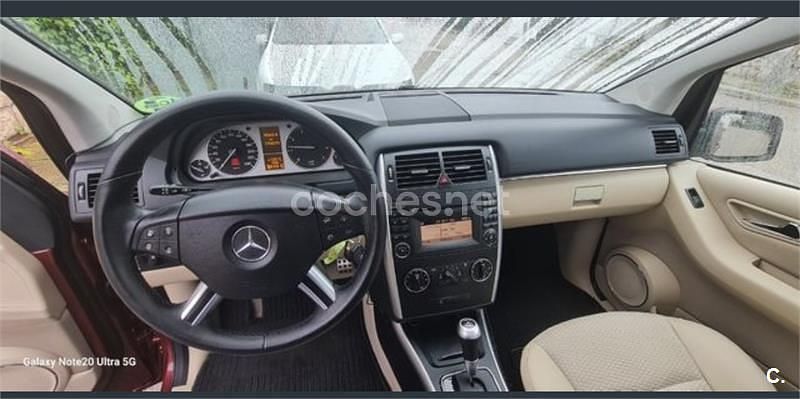 Usado Mercedes B160 95 CV (69 kW) 2011 Rojo Monovolumen