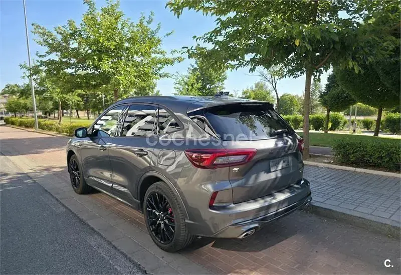 Usado Ford Kuga Active X 243 CV (178 kW) 2025 Gris / plata SUV