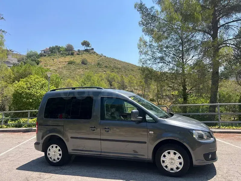 Usado VW Caddy Pro 102 CV (75 kW) 2014 Gris / plata Monovolumen
