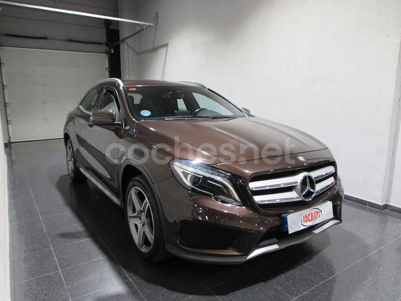 Usado Mercedes GLA200 AMG line 136 CV (100 kW) 2016 Marrón SUV