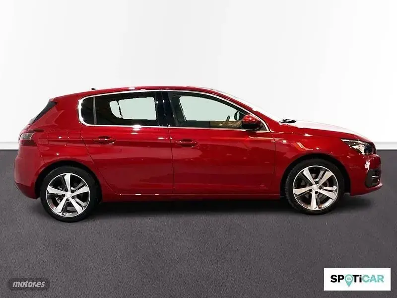Usado Peugeot 308 130 CV (95 kW) 2019 Rojo Berlina