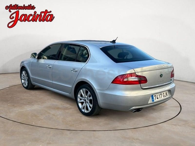 Usado Skoda Superb Comfort 140 CV (102 kW) 2008 Gris / plata Berlina