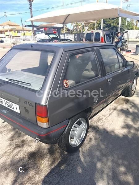Usado Opel Corsa S 55 CV (40 kW) 1986 Gris / plata Berlina
