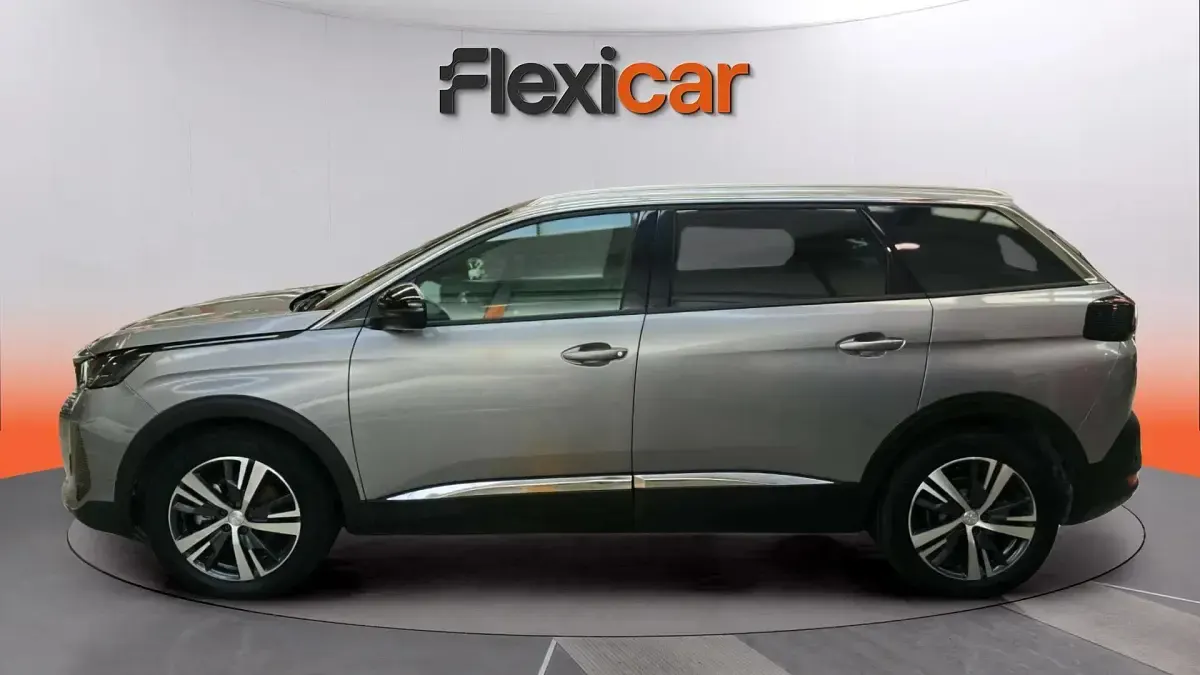 Usado Peugeot 5008 Active 131 CV (96 kW) 2023 Gris SUV