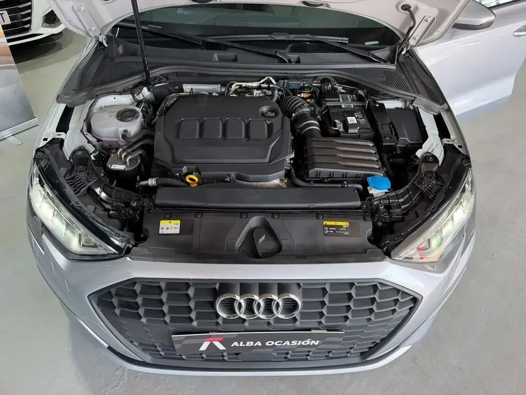 Usado Audi A3 Sportback Advanced 116 CV (85 kW) 2022 Gris Utilitario