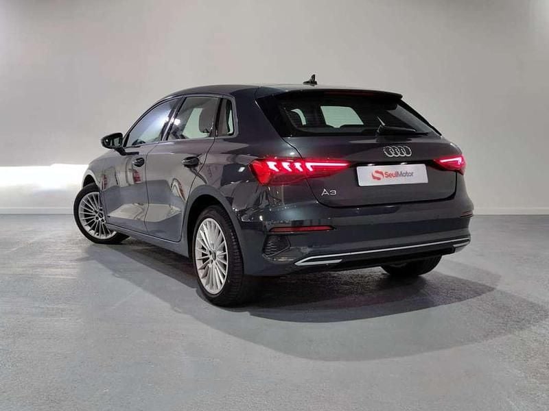 Usado Audi A3 Sportback Advanced 116 CV (85 kW) 2024 Gris Utilitario