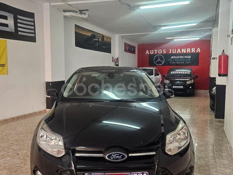 Negro Usado 2012 Ford Focus Trend Berlina | 4999 € (Precio justo) - Imagen 1/4