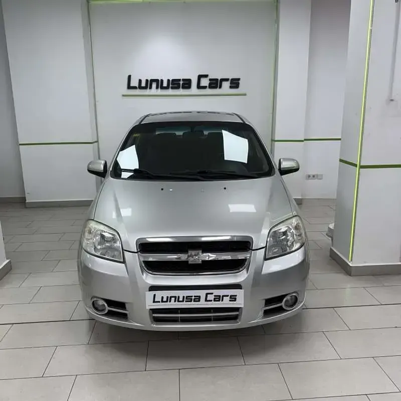 Usado Chevrolet Aveo LS 101 CV (74 kW) 2009 Gris / plata Berlina