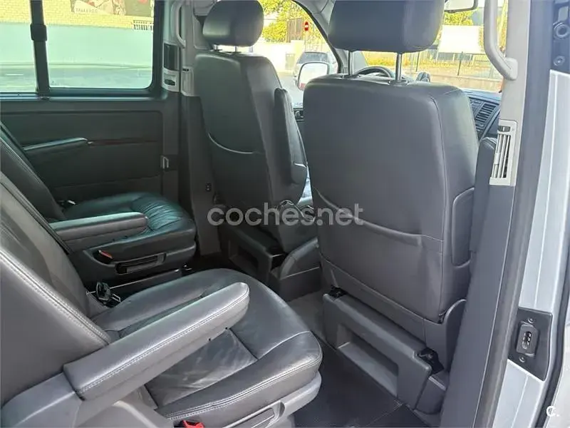 Usado VW Multivan Highline 174 CV (127 kW) 2006 Gris / plata Monovolumen