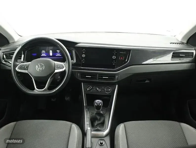 Usado VW Polo Life 95 CV (69 kW) 2024 Plateado Utilitario