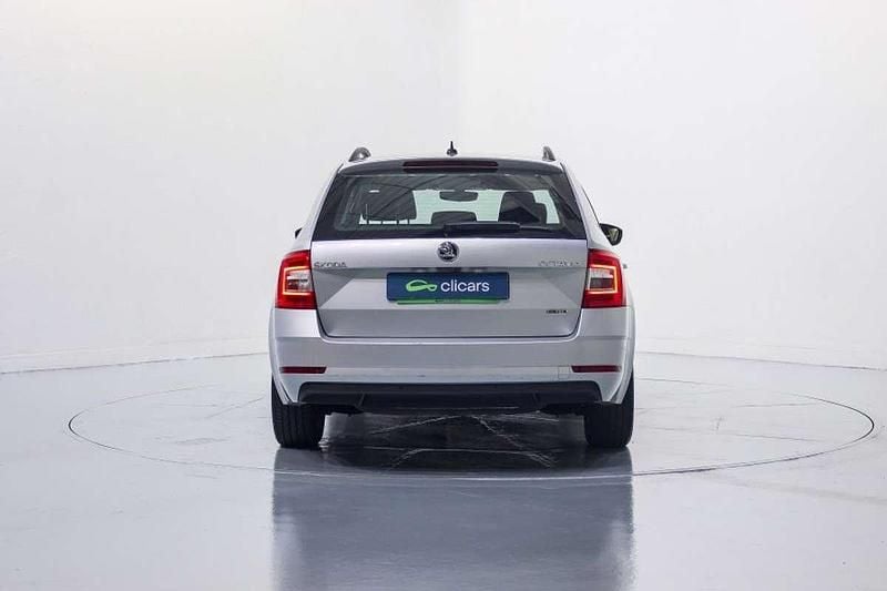 Usado Skoda Octavia G-TEC Ambition 131 CV (96 kW) 2020 Gris Familiar