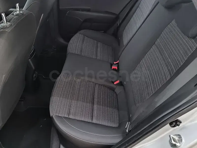 Usado Kia Stonic 110 CV (80 kW) 2017 Gris / plata SUV