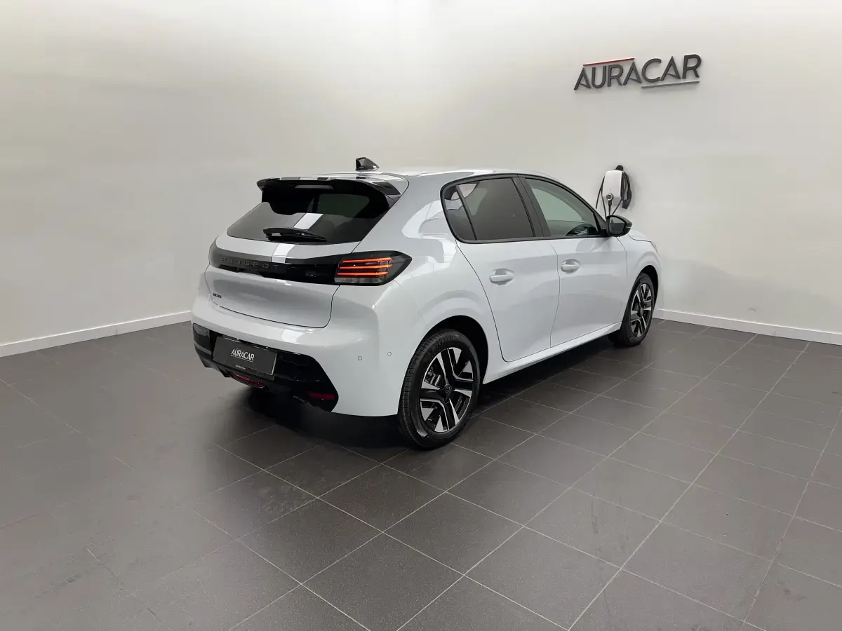 Nuevo Peugeot 208 Allure 100 CV (73 kW) 2026 Blanco Utilitario