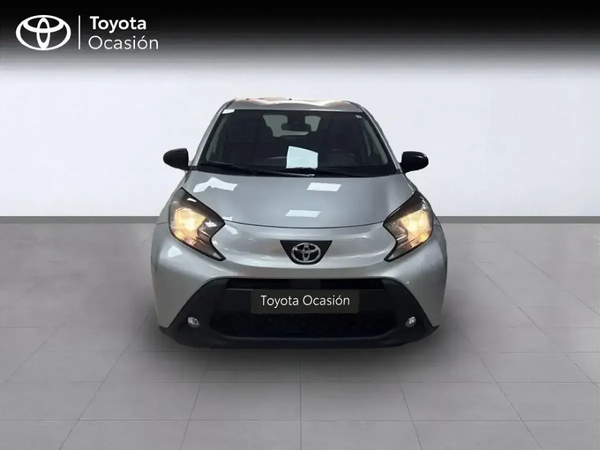 Usado Toyota Aygo X Play 72 CV (52 kW) 2024 Gris SUV