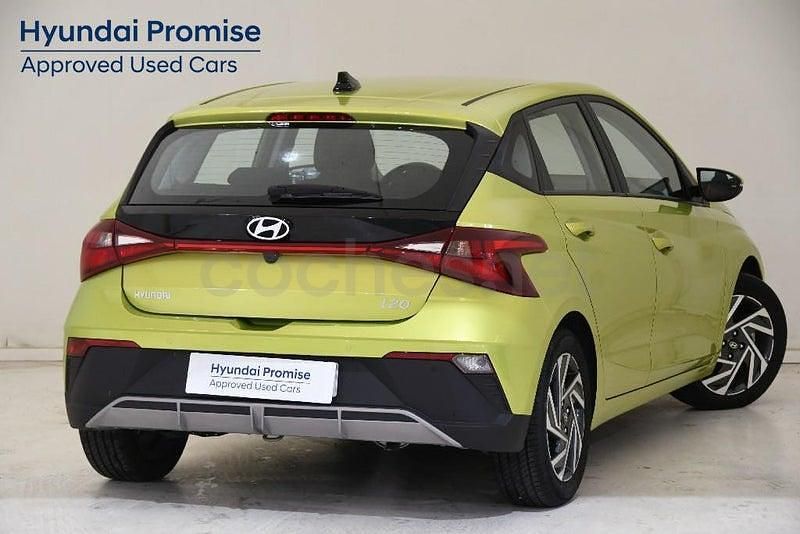 Usado Hyundai i20 84 CV (61 kW) 2024 Verde Utilitario
