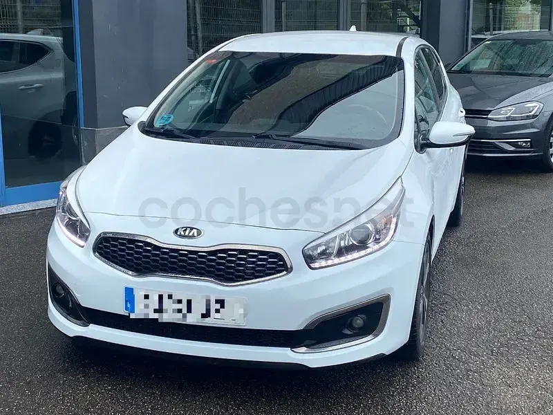 Usado Kia Ceed GT 136 HP (100 kW) 2017 Branco Sedan