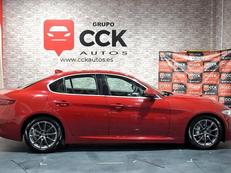 Usado Alfa Romeo Giulia Super 180 CV (132 kW) 2017 Granate Berlina