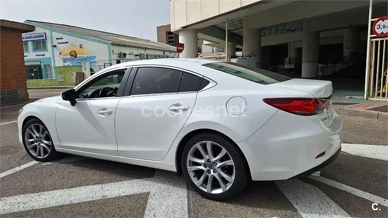 Usado Mazda 6 Luxury 150 CV (110 kW) 2014 Blanco Berlina