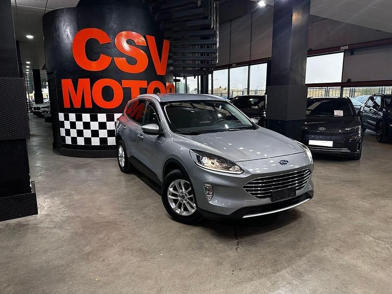 Usado Ford Kuga Titanium 227 CV (166 kW) 2022 Gris SUV