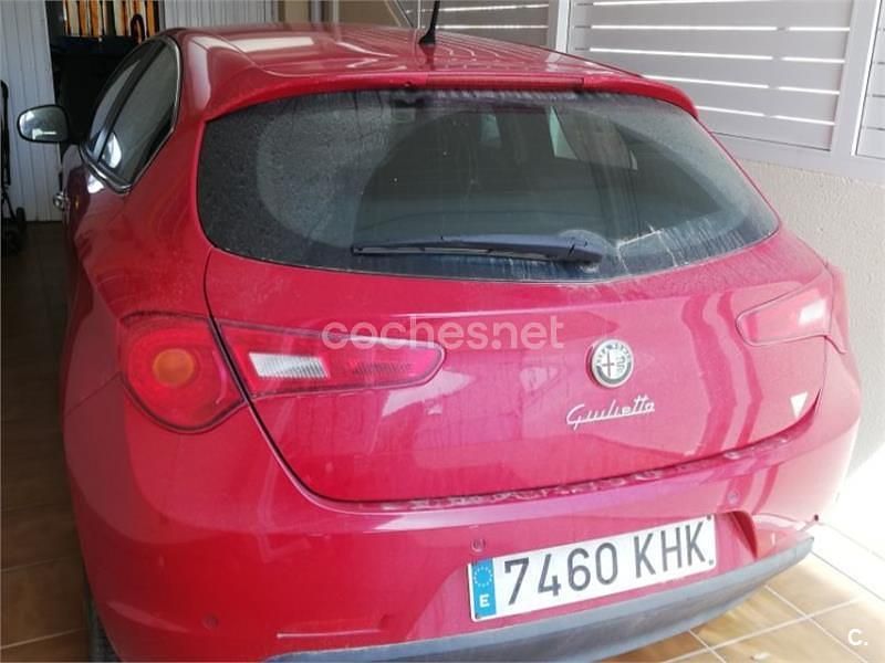 Usado Alfa Romeo Giulietta 170 CV (125 kW) 2012 Rojo Utilitario