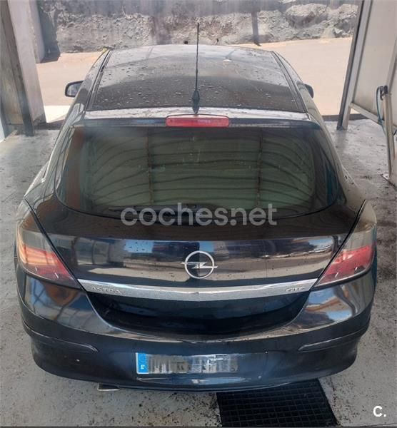 Negro Usado 2006 Opel Astra GTC Sport Berlina | 3200 € (Precio justo) - Imagen 1/4