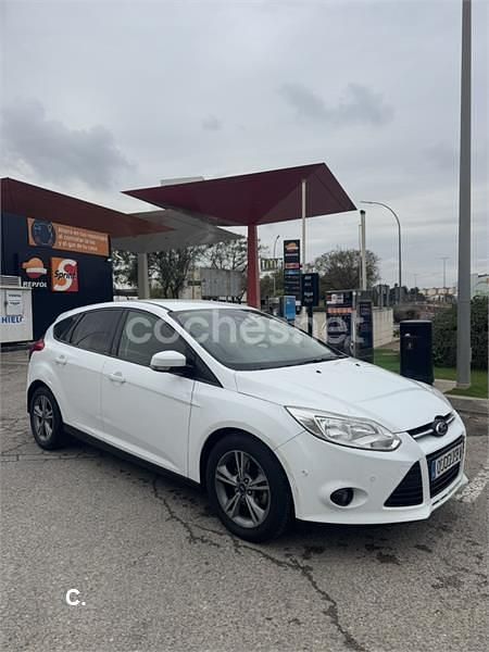 Usado Ford Focus 125 CV (91 kW) 2014 Blanco Berlina