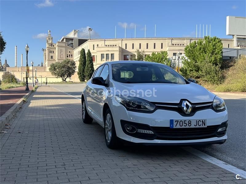 Blanco Usado 2015 Renault Mégane III LIMITED Berlina | 7999 € (Precio justo) - Imagen 1/4