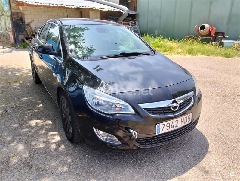Negro Usado 2011 Opel Astra Enjoy Berlina | 2500 € - Imagen 1/1