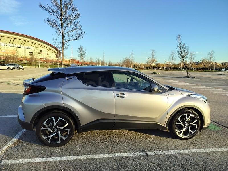 Usado Toyota C-HR Advance 122 CV (89 kW) 2022 Gris / plata SUV