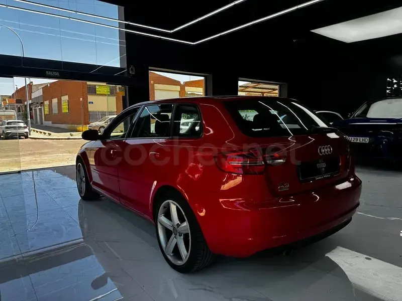 Usado Audi A3 Attraction 150 CV (110 kW) 2013 Rojo Berlina