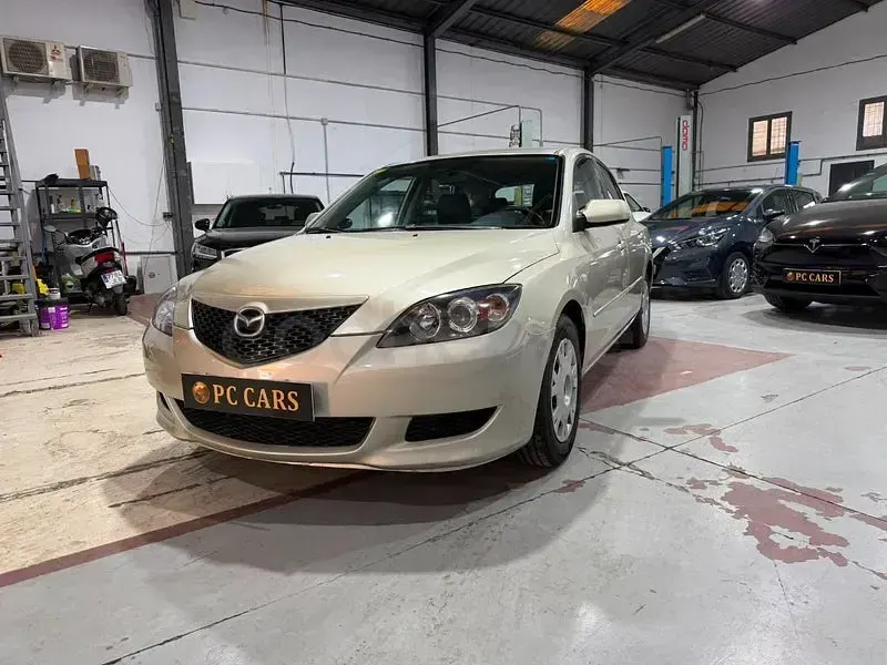 Usado Mazda 3 Active 105 CV (77 kW) 2003 Beige Berlina