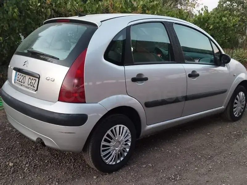 Usado Citroën C3 Exclusive 70 CV (51 kW) 2004 Gris / plata Berlina
