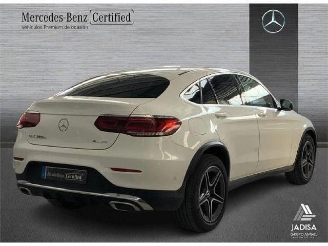 Usado Mercedes GLC200 AMG line 163 CV (119 kW) 2020 Blanco polar SUV