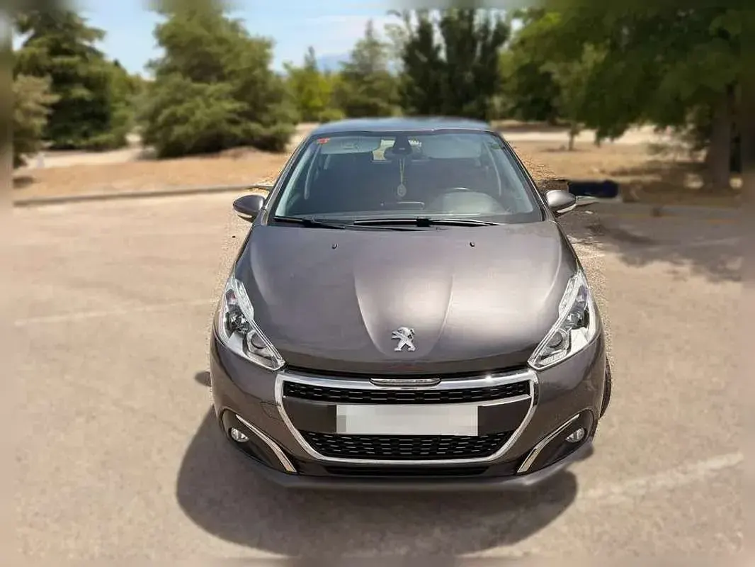 Usado Peugeot 208 Signature Sky 102 CV (75 kW) 2019 Gris Utilitario