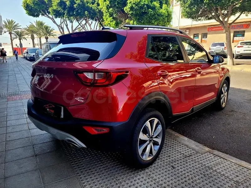 Usado Kia Stonic 100 CV (73 kW) 2022 Rojo SUV