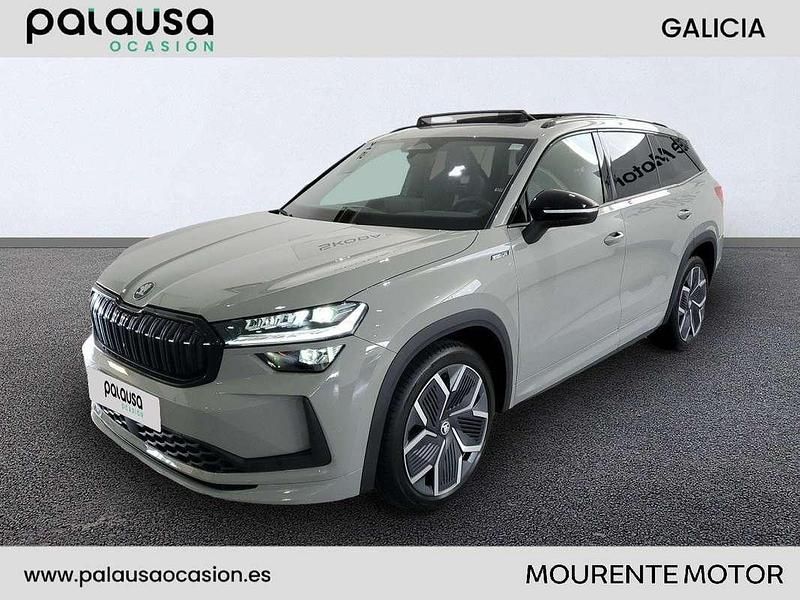 Gris Nuevo 2025 Skoda Kodiaq SportLine SUV | 43.600 € (Precio justo) - Imagen 1/4
