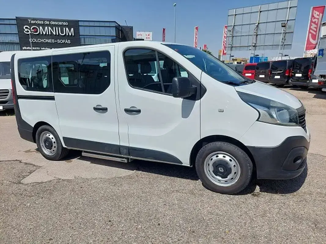 Usado Renault Trafic 120 CV (88 kW) 2015 Blanco Monovolumen