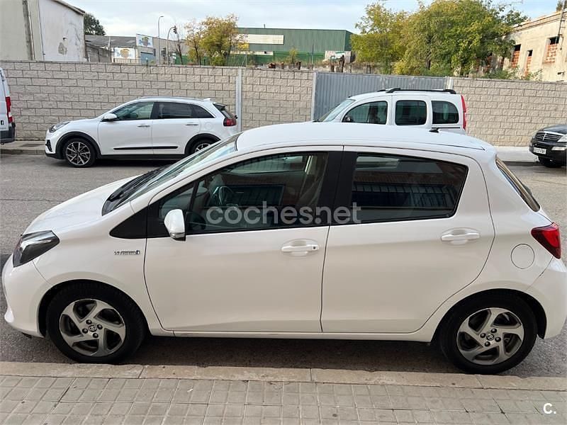 Blanco Usado 2014 Toyota Yaris Hybrid Advance Berlina | 8000 € (Buen precio) - Imagen 1/4