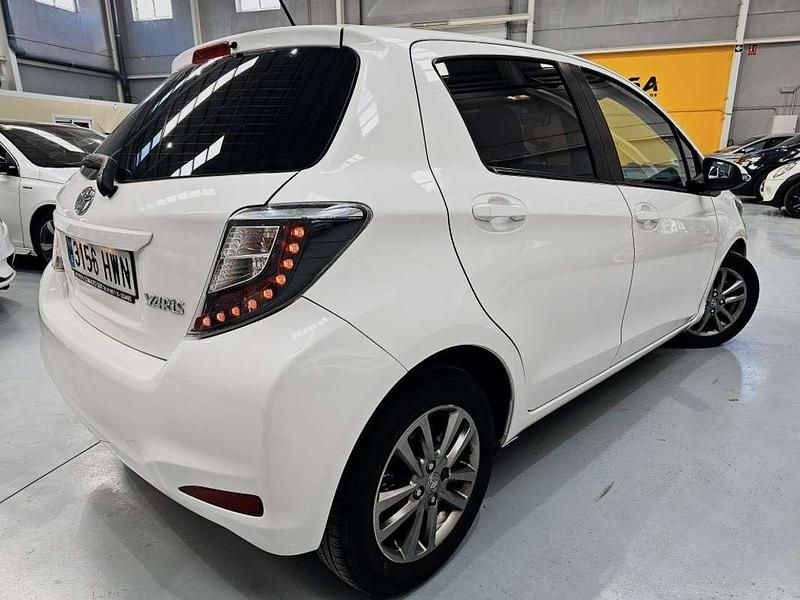 Usado Toyota Yaris Advance 90 CV (66 kW) 2014 Blanco Utilitario