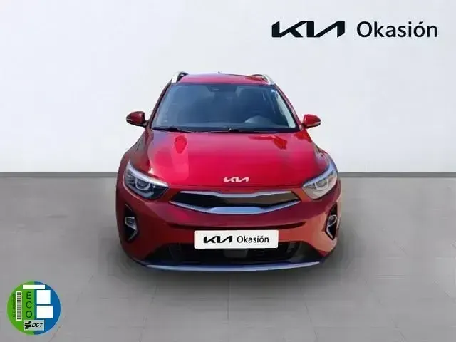 Usado Kia Stonic 120 CV (88 kW) 2022 Rojo SUV