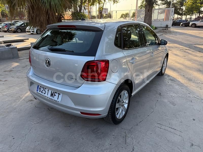 Usado VW Polo Advance 90 CV (66 kW) 2014 Gris / plata Berlina