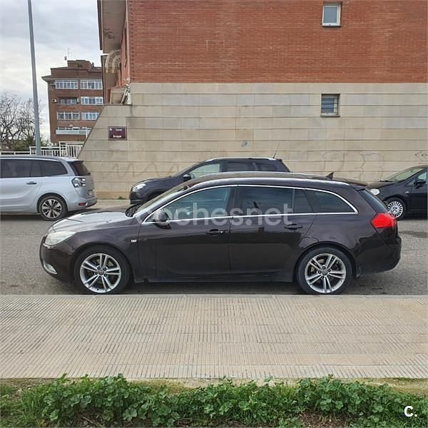 Usado Opel Insignia Sport 160 CV (117 kW) 2011 Marrón Familiar