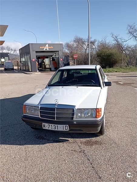 Usado Mercedes 190 126 CV (92 kW) 1987 Blanco Berlina