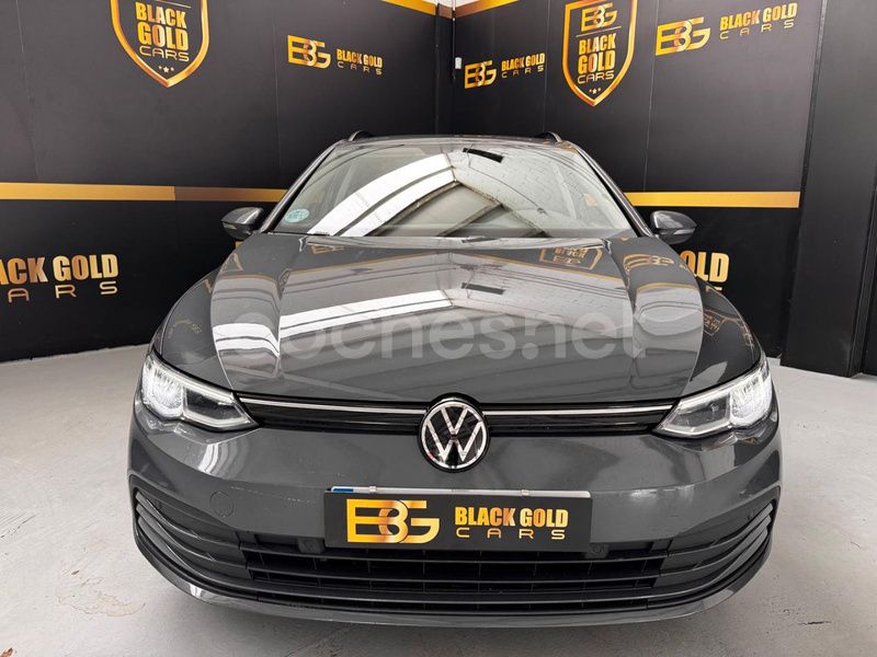Gris / plata Usado 2021 VW Golf VIII Life Familiar | 15.490 € (Buen precio) - Imagen 1/4