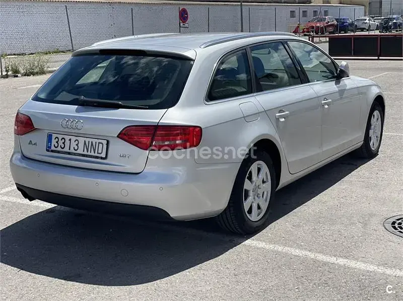Usado Audi A4 120 CV (88 kW) 2009 Gris / plata Familiar