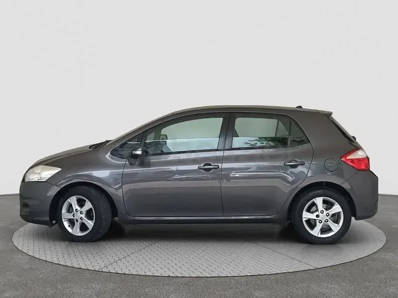 Usado Toyota Auris Active 132 CV (97 kW) 2011 Gris / plata Utilitario