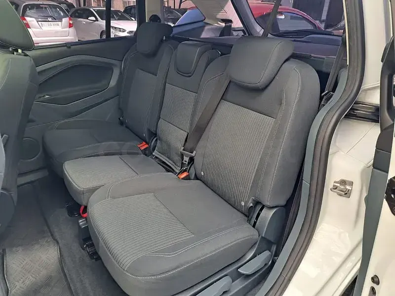 Usado Ford Grand C-Max Trend 125 CV (91 kW) 2014 Blanco Monovolumen