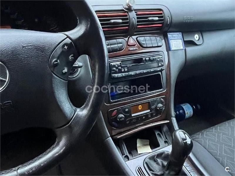 Usado Mercedes C220 Elegance 143 CV (105 kW) 2003 Gris / plata Berlina