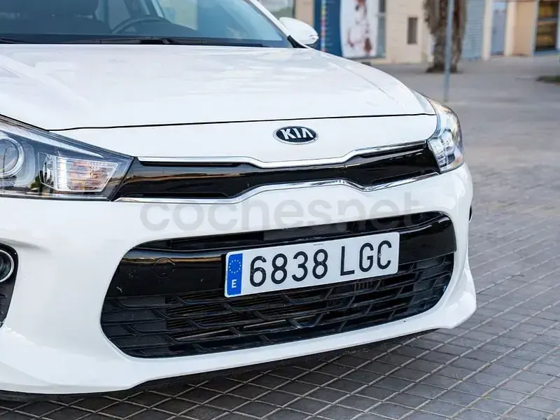 Usado Kia Rio 100 CV (73 kW) 2020 Blanco Berlina